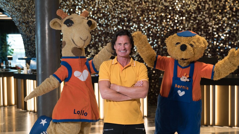 LEKEN TRIO: Petter Stordalen (i midten) sammen med Lollo (t.v.) og Bernie. LEKEN TRIO: Petter Stordalen (i midten) sammen med Lollo (t.v.) og Bernie.
