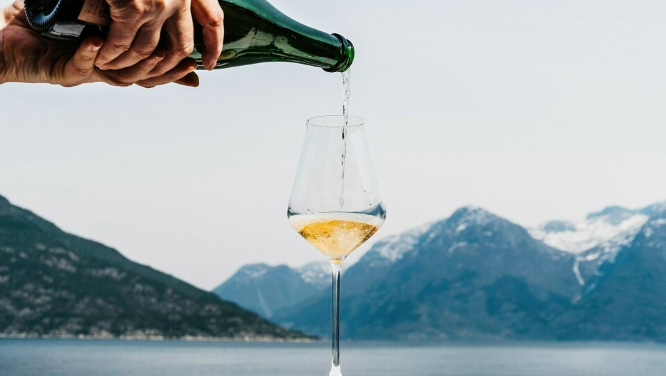 SIDER MED UTSIKT: I sommer kan du nyte edle, norske dråper 'på hjemmebane'. SIDER MED UTSIKT: I sommer kan du nyte edle, norske dråper 'på hjemmebane'.