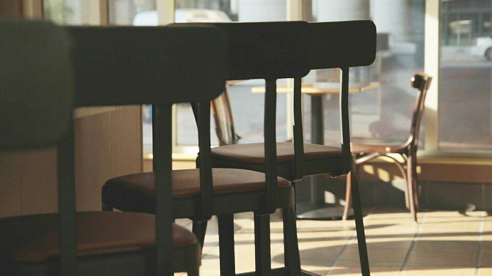 TOMT: Det har vært mange tomme stoler og senger hos aktørene i reiselivet de siste månedene.