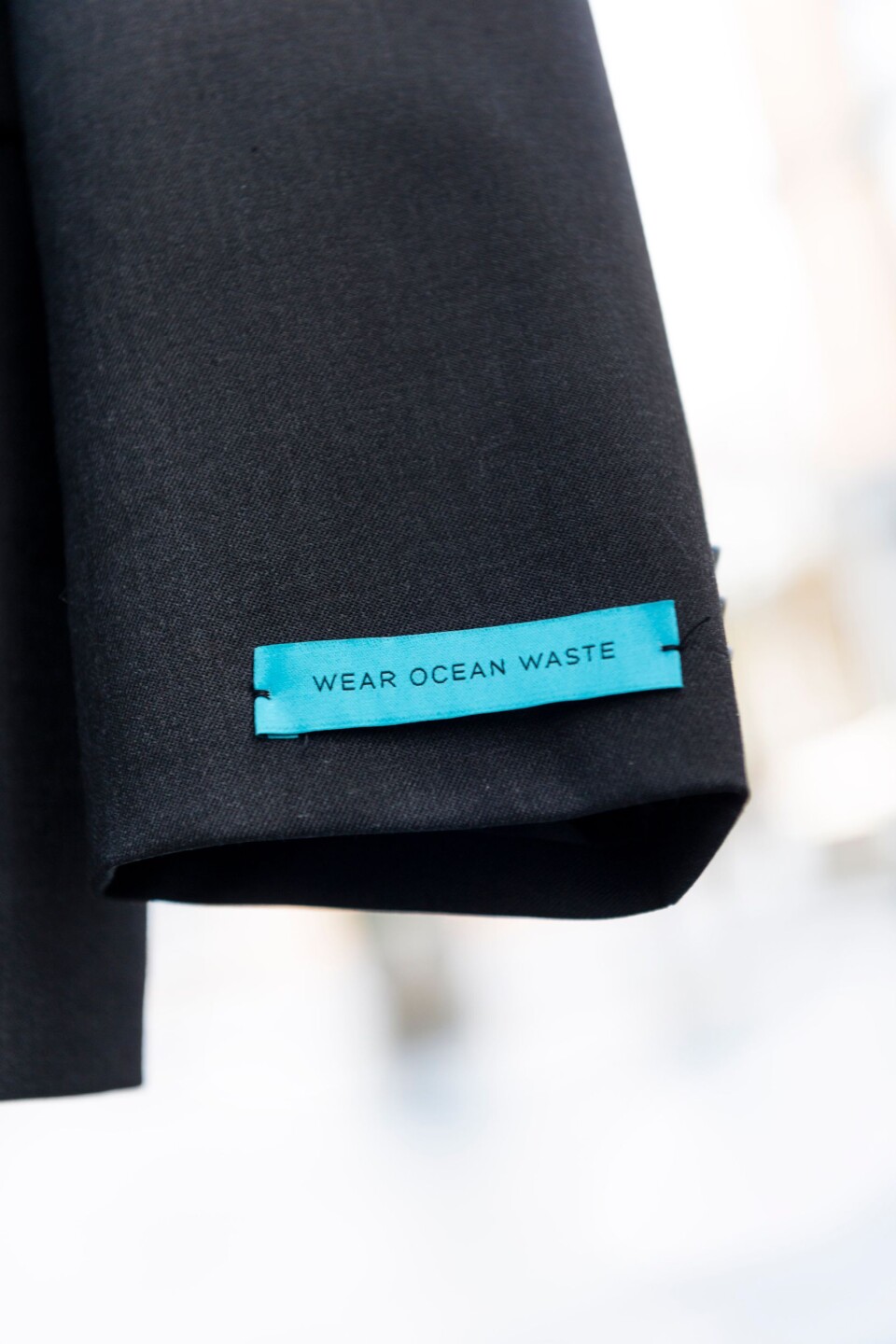 MILJØVENNLIG: Uniformene er laget av natufiber, ull, gamle fiskegarn og havsøppel.