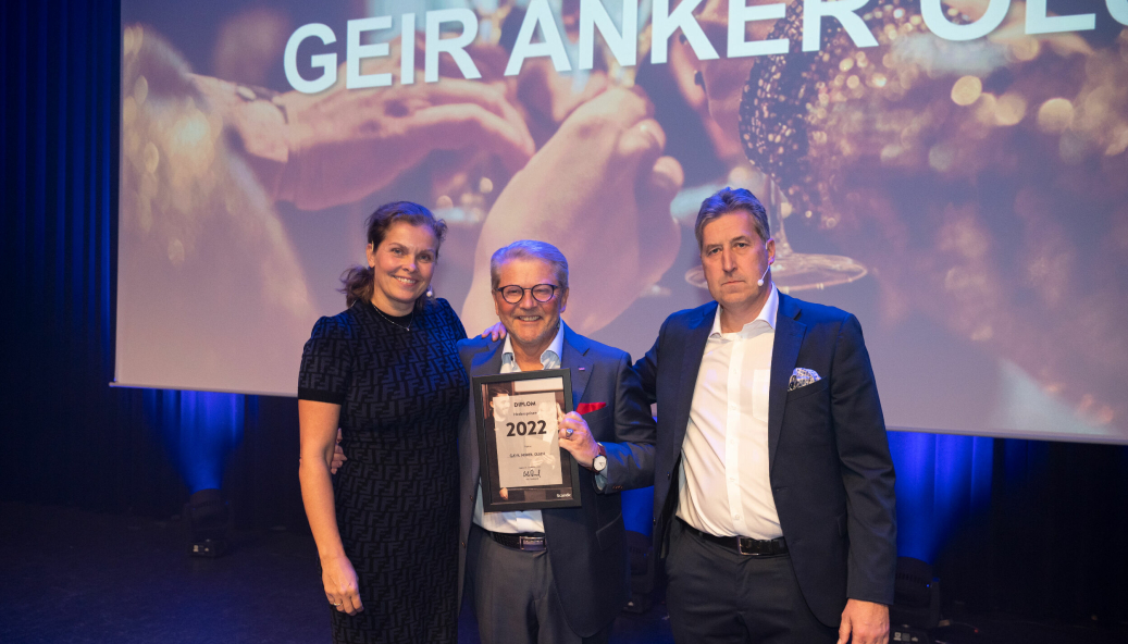 Prisvinner Geir Anker Olsen sammen med HR-direktør i Scandic Norge, Elin Ekrol, og administrerende direktør, Asle Prestegard.