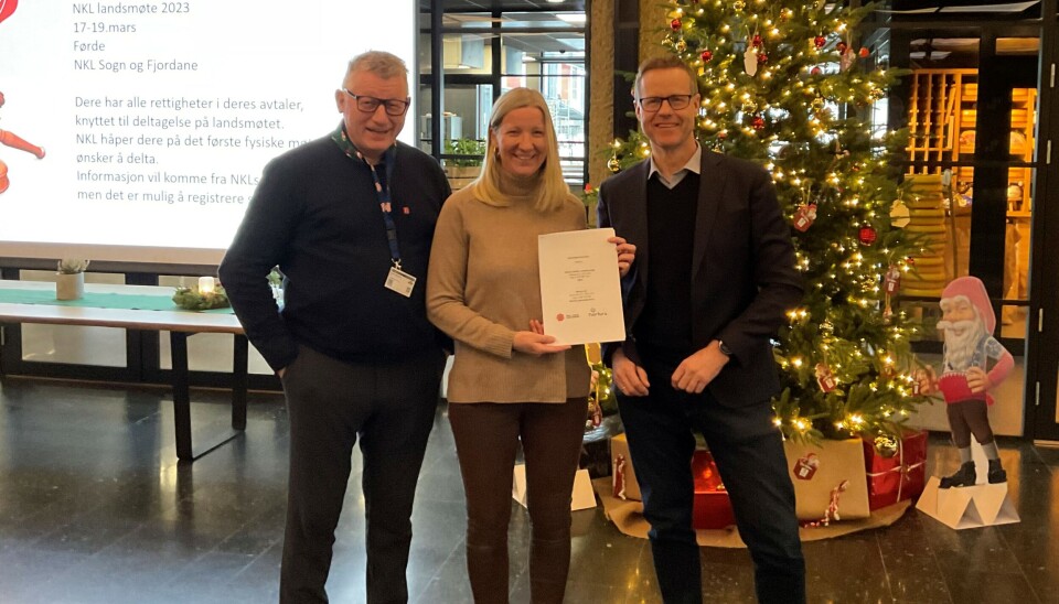 Det var god stemning da avtalen om fire nye år var klart. Fra venstre Espen Wasenius (NKL), Hilde Klerck-Nilssen (Nortura), Atle Egil Larsen (Nortura) Det var god stemning da avtalen om fire nye år var klart. Fra venstre Espen Wasenius (NKL), Hilde Klerck-Nilssen (Nortura), Atle Egil Larsen (Nortura)