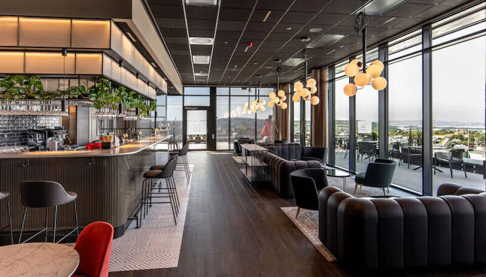 Baren i hotellet på Økern med utgang takterrassen er svært populær blant gjester og lokalbefolkningen.