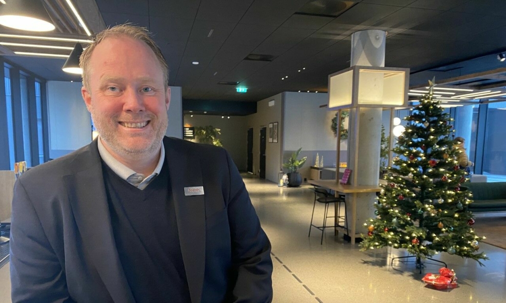 Hotelldirektør Frode Åkerland gleder seg over det 