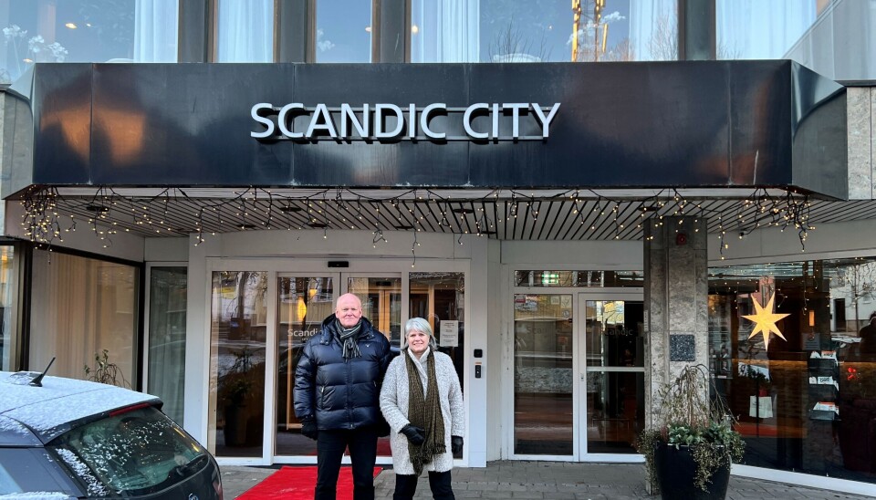 SATSER: Adm. dir. i Brødrene Backmann, Arild Bekken, sammen med hotelldirektør Ingrid Stokka Sagen. SATSER: Adm. dir. i Brødrene Backmann, Arild Bekken, sammen med hotelldirektør Ingrid Stokka Sagen.