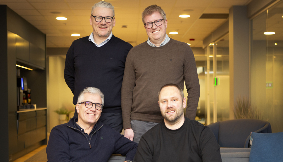 SATTE REKORDER I 2022: Spirit vokser i antall ansatte. Bak fra venstre Thomas Anfinsen (byråleder), Kristoffer Broeng Gjennestead (daglig leder). Tom Aulie (managing partner) og Jens Sjöberg (seniorkonsulent).
