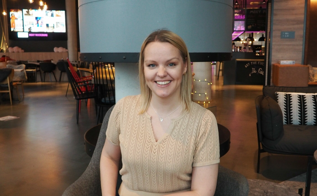 BLIR DIREKTØR: Jurate Poluniovaite har jobbet seg opp i Moxy-systemet fra husholderske til hotelldirektør, og starter i sin nye jobb i Tromsø i juni.