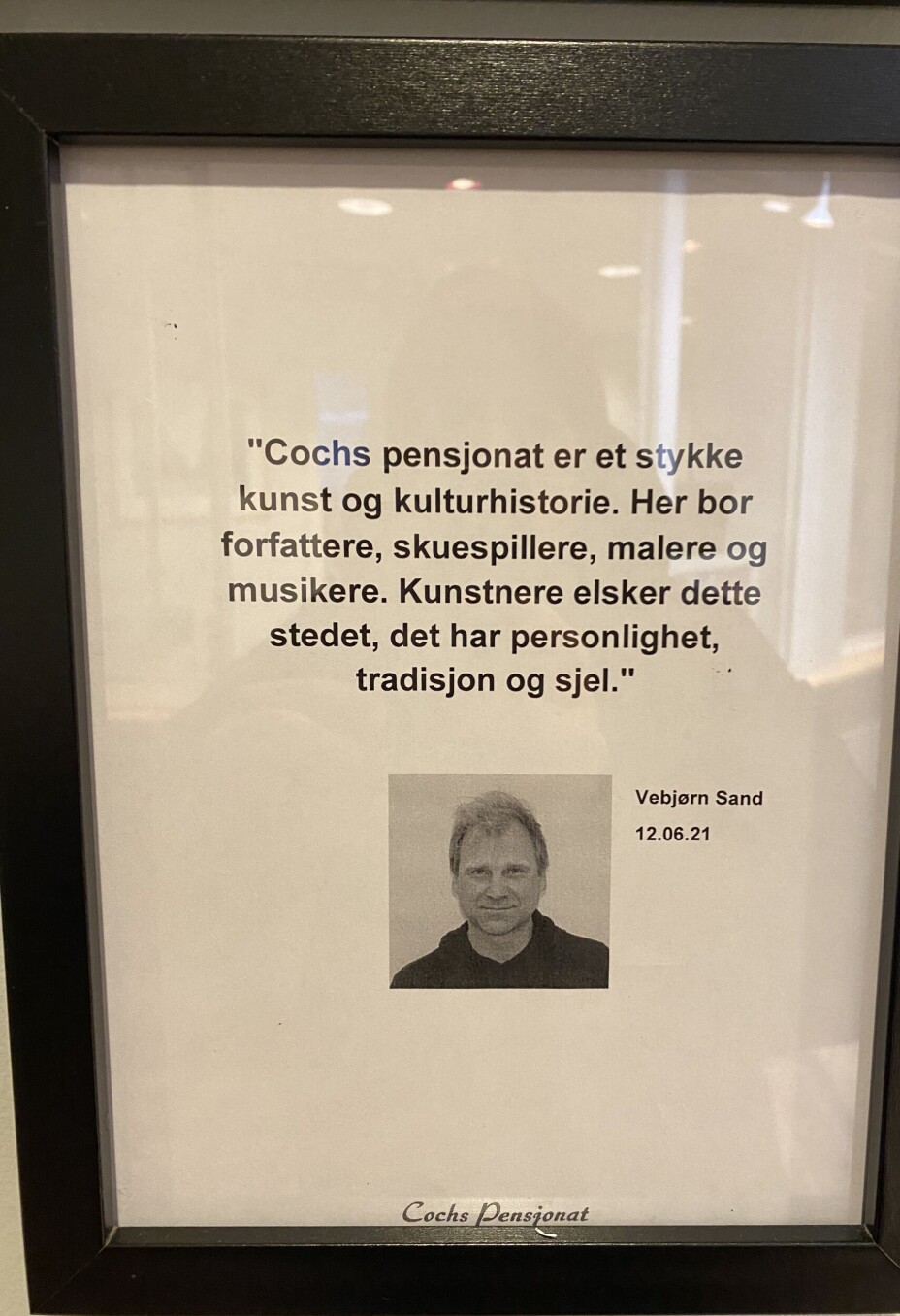GJEST: Kunstner Vebjørn Sand er hyppig gjest hos Cochs Pensjonat. Mange kjendiser har eget rom på hotellet. GJEST: Kunstner Vebjørn Sand er hyppig gjest hos Cochs Pensjonat. Mange kjendiser har eget rom på hotellet.