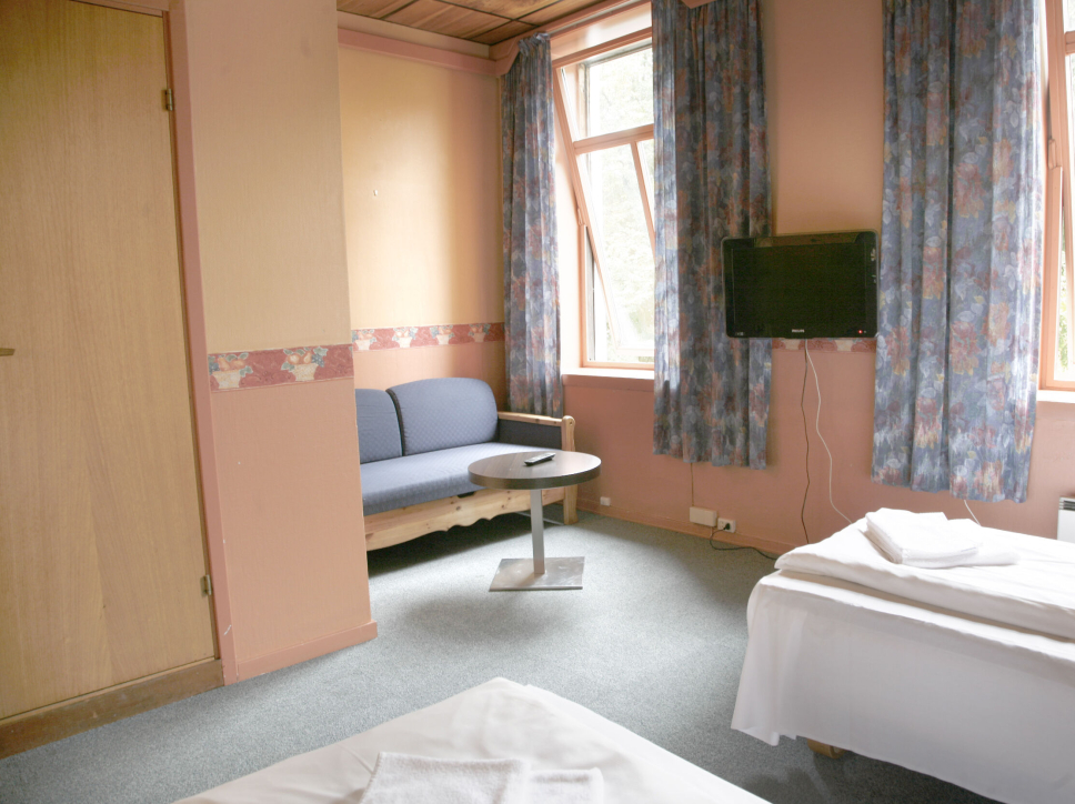 MÅTTE RENOVERES: Slik så hotellrommene ut i 2010 da Øyvind Lorange kjøpte hotellet i Moss. I dag er standarden en helt annen (se lenger ned).
