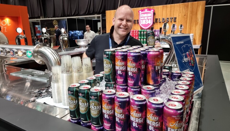 SØTT OG STERKT: Energi-øl og «Premium Pilsner» - nyheter for hver sin smak hos AASS Bryggeri og salgssjef uteliv, Trond Jensen.