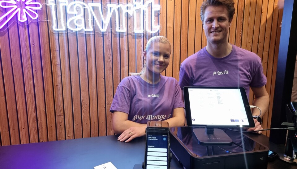NYE PRODUKTER: Karolina Hansen og CEO Edwin Fjeldtvedt i Favrit. NYE PRODUKTER: Karolina Hansen og CEO Edwin Fjeldtvedt i Favrit.