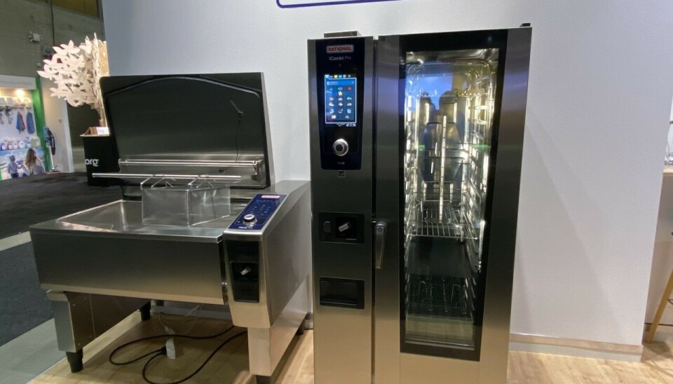 GÅR GODT: Til venstre produktet iVario Pro, som kan koke, steke og frityrsteke. Til høyre ovnen som har 'alt'.