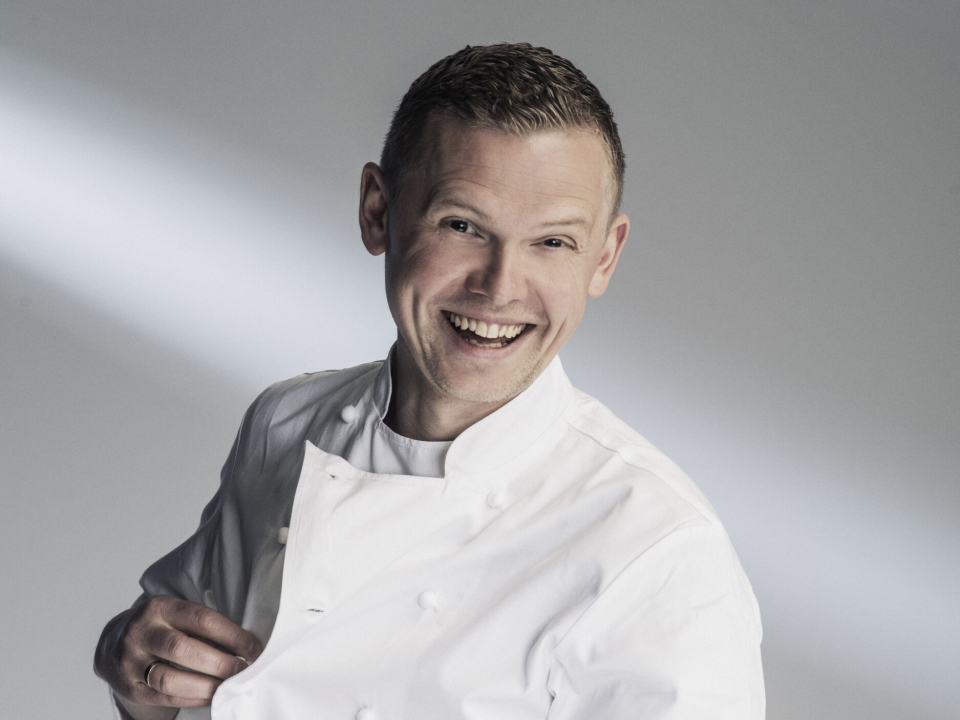 SUKSESS: Tore Espenes og staben ved Hotel Norge og Café Norge har gjort det svært godt siden åpning for 4 1/2 år siden. Kokken melder om fulle hus og god stemning.