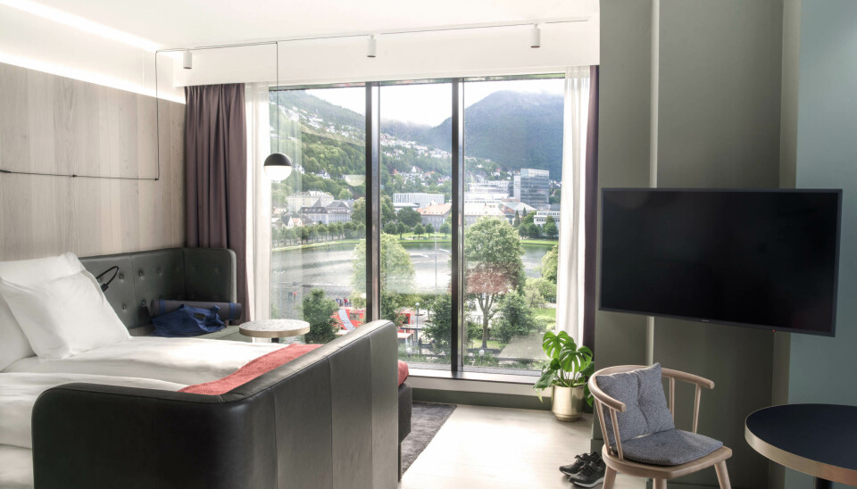 FLOTT UTSIKT: Hotel Norge har en lang historie, og blitt renovert og bygget om flere ganger. Hotellet har 415 rom, og ligger fantastisk til i Bergen sentrum. FLOTT UTSIKT: Hotel Norge har en lang historie, og blitt renovert og bygget om flere ganger. Hotellet har 415 rom, og ligger fantastisk til i Bergen sentrum.