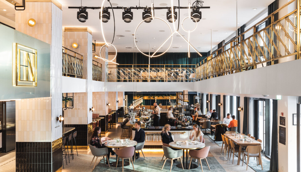 FULLE HUS: Café Norge har vært en enorm suksess etter åpning sommeren 2018. Restauranten ligger i førsteetasje til Scandic-hotellet, Hotel Norge. FULLE HUS: Café Norge har vært en enorm suksess etter åpning sommeren 2018. Restauranten ligger i førsteetasje til Scandic-hotellet, Hotel Norge.