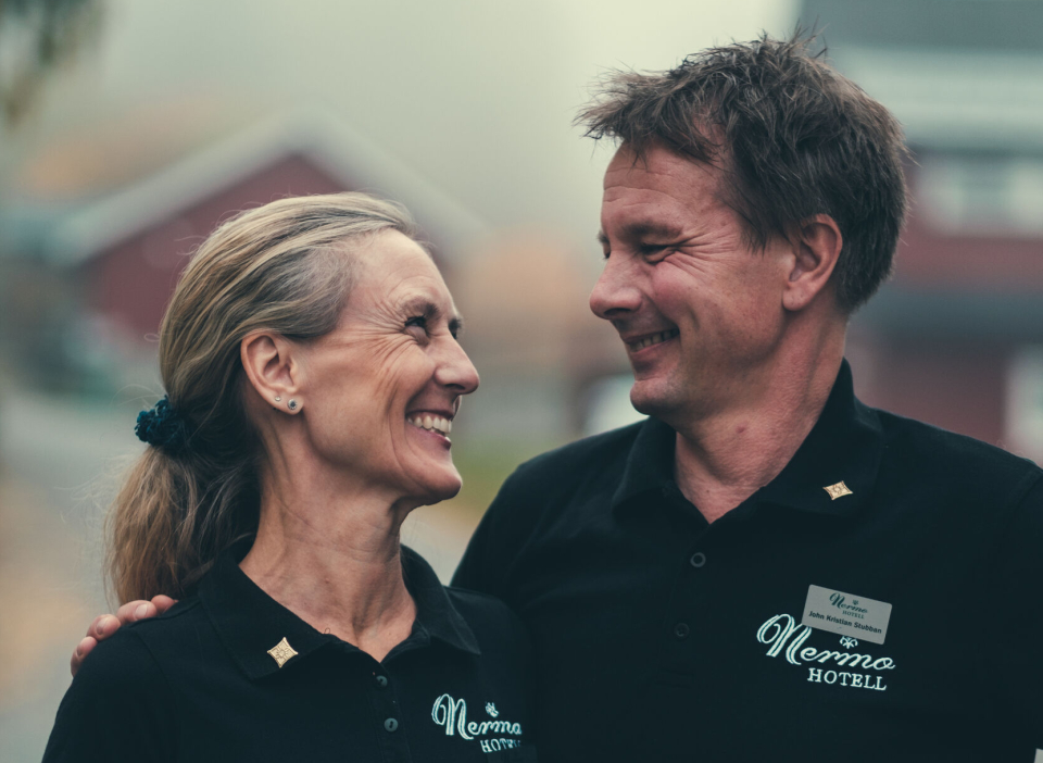 GOD STEMNING: Gry Sjøthun og John Kristian Stubban kan vise til fantastiske resultater etter at de overtok Nermo Hotell sommeren 2022.