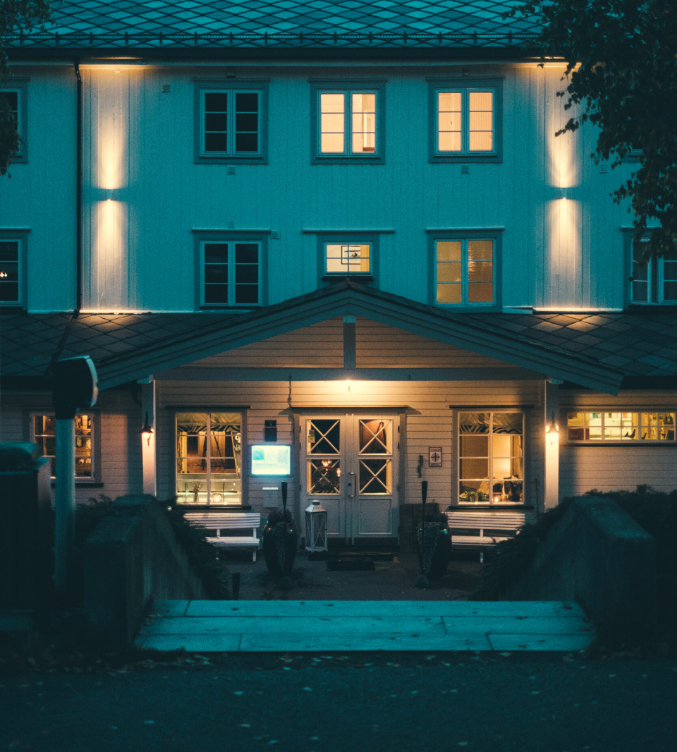 IDYLL: Nermo Hotell i Gudbrandsdalen ligger fantastisk til med feiende flott utsikt. Hotellet har 31 rom.