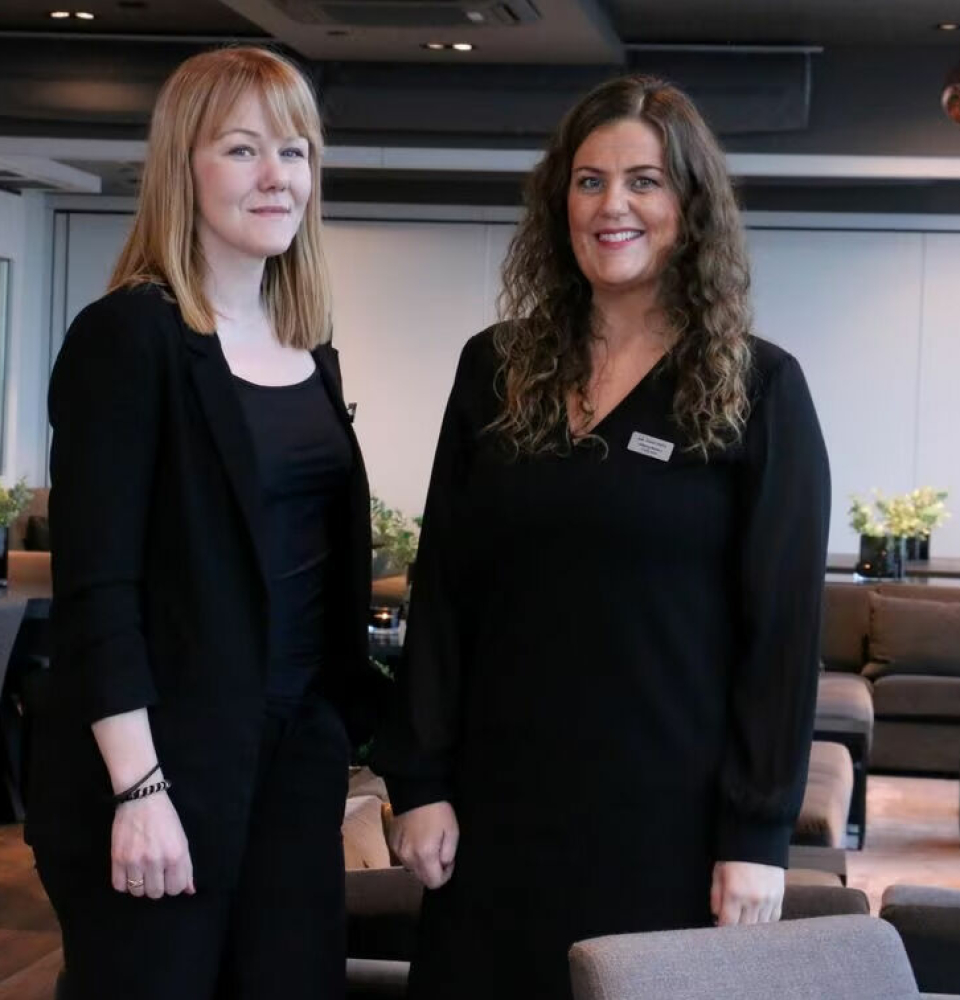 HARTSATSENDE: Hotellsjef Lena Fillingsnes (til venstre) og kollegae Valborg Bekken.