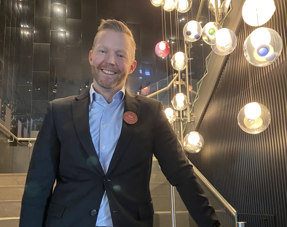 VELDIG GLAD: Lokalbefolkningen i Bjørvika strømmer til Clarion Hotel Oslo for å spise frokost på hotellet. – Det er veldig populært, sier direktør Tore Carlsson Sægrov.