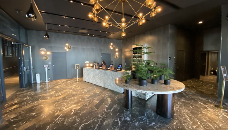 LYST OG FLOTT: Resepsjonsområdet på det hotellet i Bjørvika med 255 rom er gigantisk og storslått. Hotellet ligger bare et langskudd unna Oslofjorden, og få minutters gange fra Oslo S.