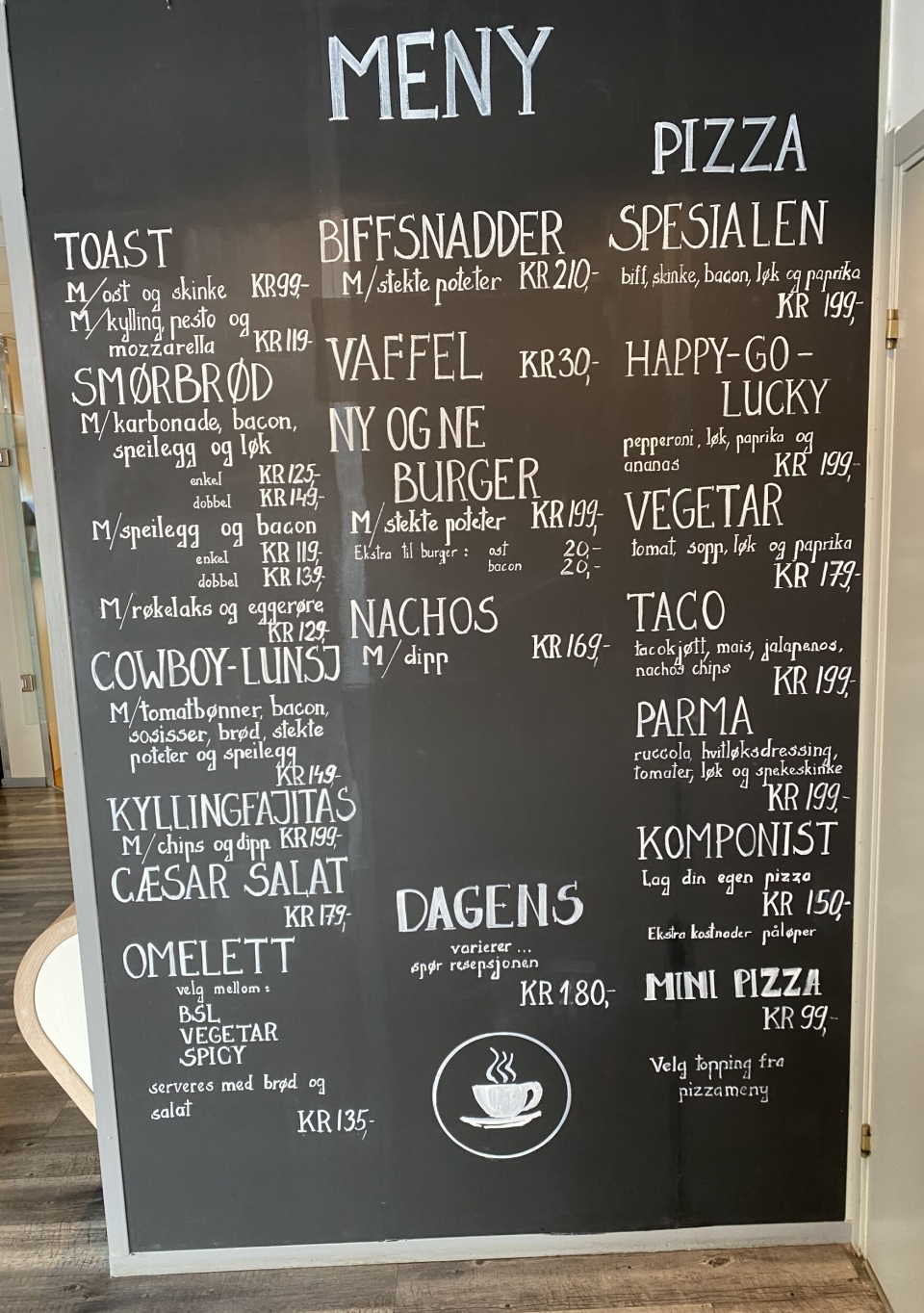 STOR MENY: Det er ikke noe småtteri som blir laget på Hamar Vandrerhjem Vikingskipet.