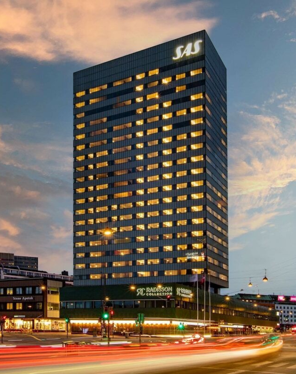 ENORMT: Hotellet fra 1960 var i sin tid verdens første designhotell - og ligger bar et langskudd unna sentralstasjonen i hovedstaden. Foto: