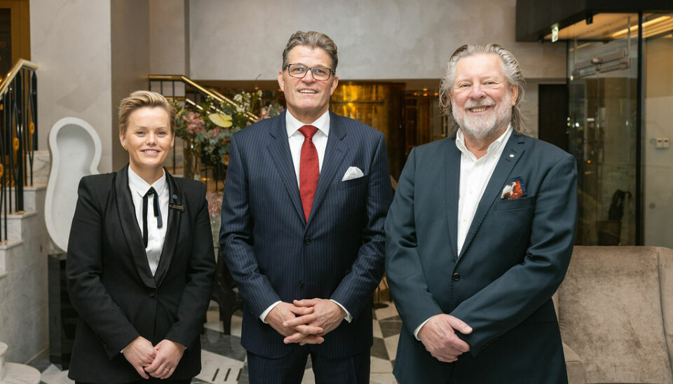 SLAGKRAFTIG TRIO: Konstituert hotelldirektør Ida Dønheim og påtroppende adm. dir. Arild Sjødin og eier Odd Reitan i Britannia Hotel's lobby. Ida Dønheim fortsetter i ny rolle i REITAN AS. SLAGKRAFTIG TRIO: Konstituert hotelldirektør Ida Dønheim og påtroppende adm. dir. Arild Sjødin og eier Odd Reitan i Britannia Hotel's lobby. Ida Dønheim fortsetter i ny rolle i REITAN AS.