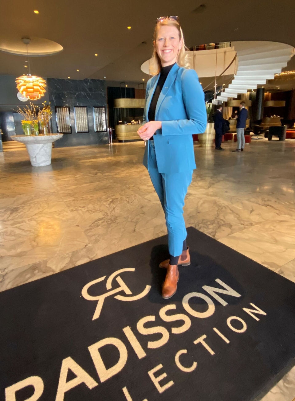 PERLEN I KØBENHAVN: Radisson Collection Royal Hotel Copenhagen er Radissons flaggskip i den danske hovedstaden, og er nylig pusset opp. Bildet er tatt i inngangen til resepsjon- og førsteetasjeområdet.