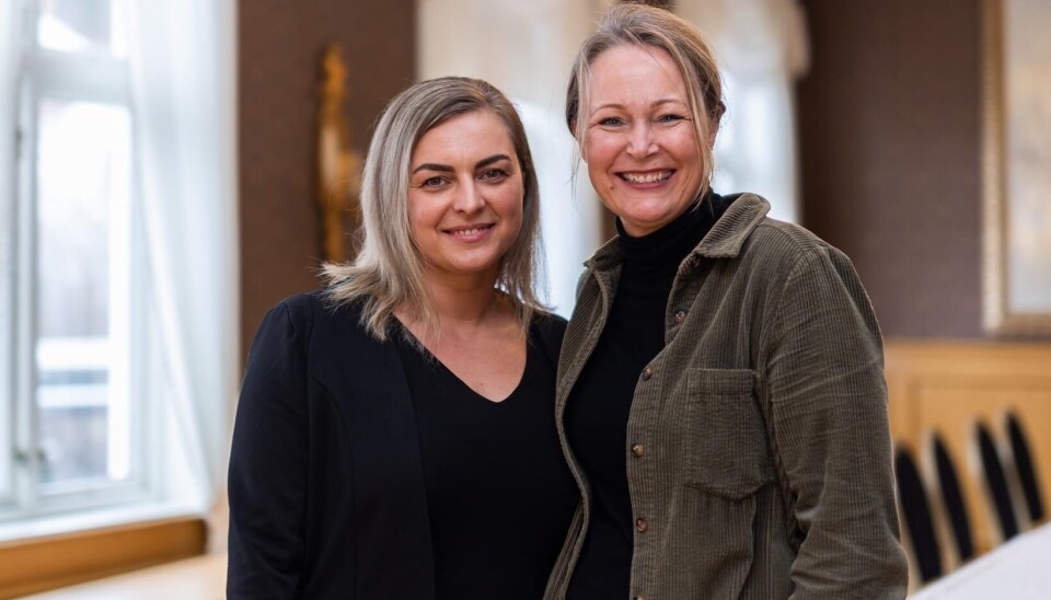 BEATE UT; LYDIA INN: Beate Holm Töpfer (til høyre) slutter på Lillesand Hotel Noreg etter 17 år. Lydia Døhler overtar fra 1. mai. BEATE UT; LYDIA INN: Beate Holm Töpfer (til høyre) slutter på Lillesand Hotel Noreg etter 17 år. Lydia Døhler overtar fra 1. mai.
