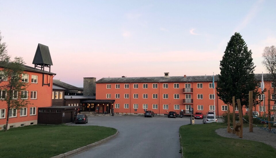 STORE OPPGRADERINGER: Idylliske Røros Hotell investerer store summer for å kutte i energiforbruket. I desember i fjor hadde hotellet 1.2 millioner i strømregning. STORE OPPGRADERINGER: Idylliske Røros Hotell investerer store summer for å kutte i energiforbruket. I desember i fjor hadde hotellet 1.2 millioner i strømregning.