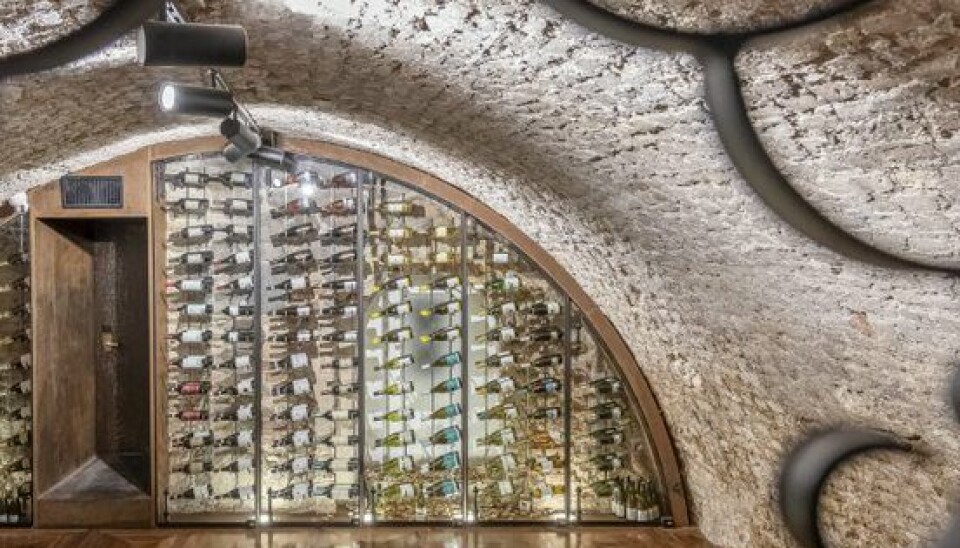 STORT UTVALG: Hotellets vinkjeller skal visstnok inneholde flere verdensberømte champagner, og det er mulig å booke tid for omvisning med smaking. STORT UTVALG: Hotellets vinkjeller skal visstnok inneholde flere verdensberømte champagner, og det er mulig å booke tid for omvisning med smaking.