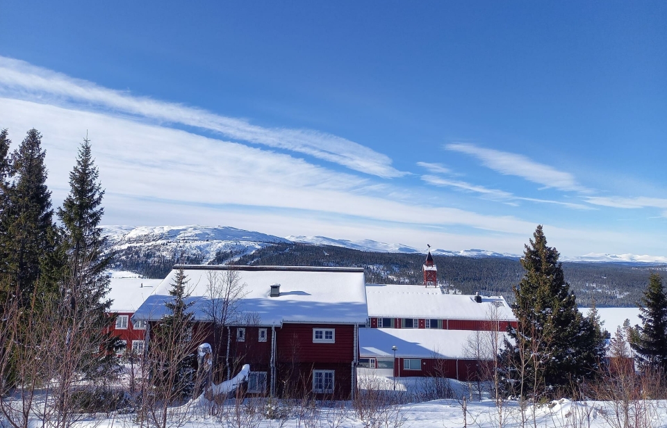 FLOTT BELIGGENHET: Gålå Hotell ligger feiende flott til over 900 meter over havet. Hotellet har 42 rom.