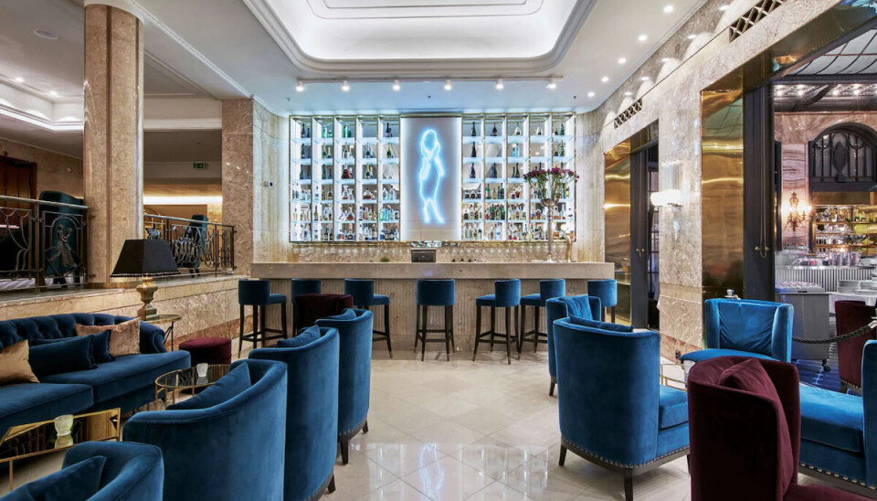 BLÅTT ER FLOTT: Baren Othilia er svært populær, og serverer blant annet drinker av ypperste klasse.