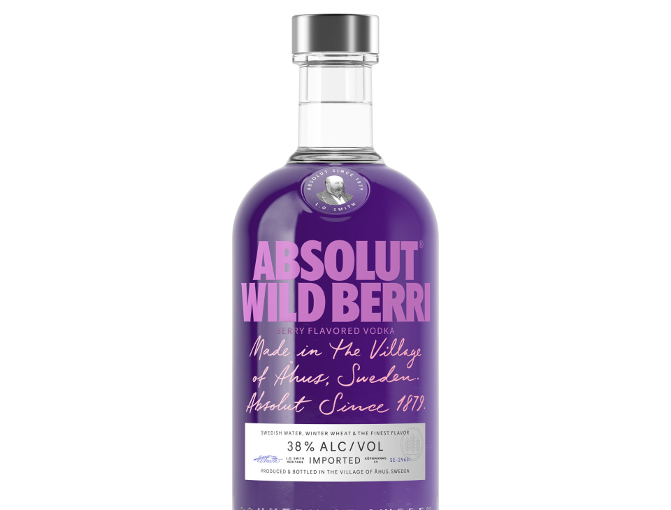 NY SMAK: Absolut lanserer den ene vodkaen med smak etter den andre. Den siste ut er smaken av solmodne, mørke bær.