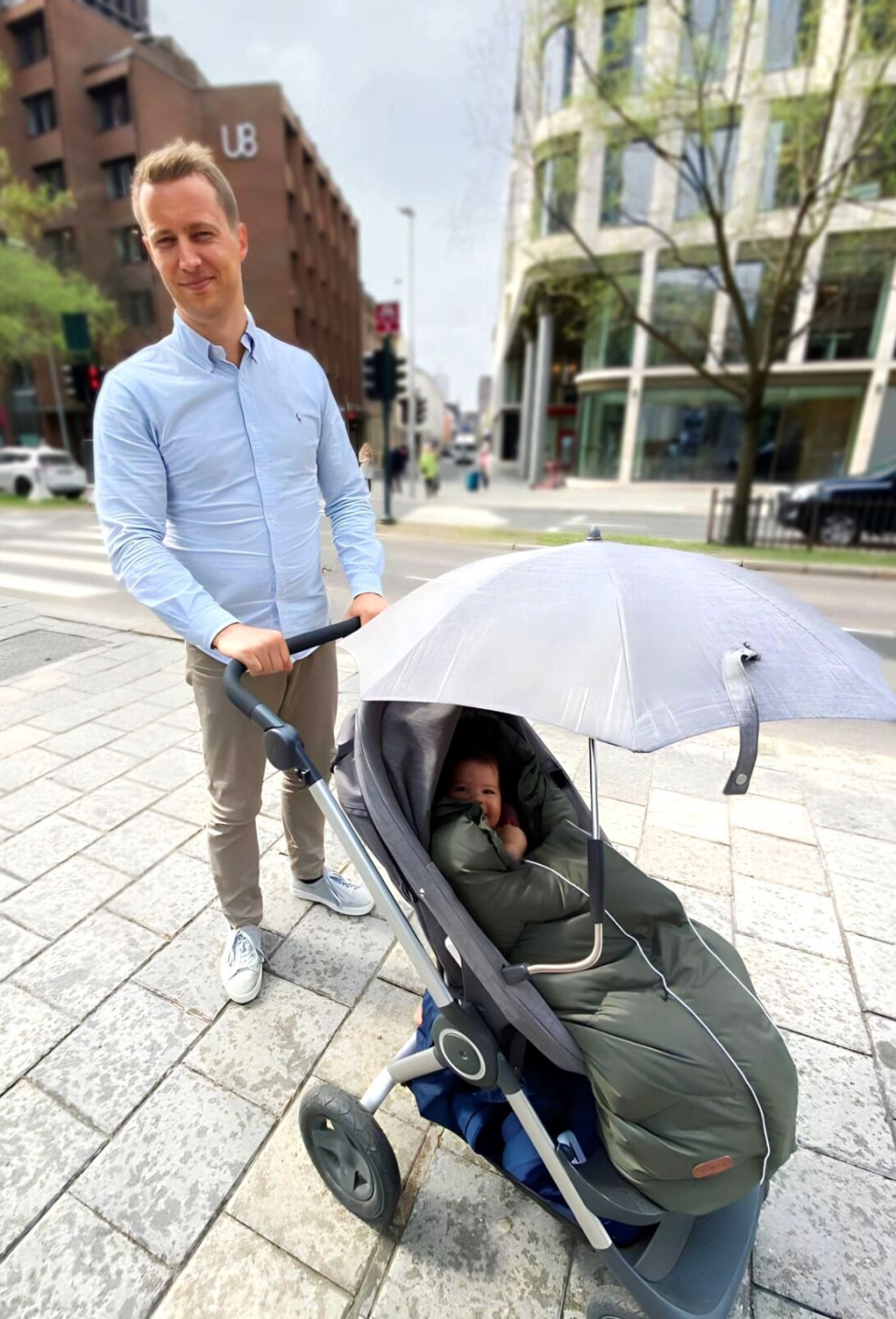 PAPPAPERM. André Julseth nyter dagene sammen med åtte måneder gamle Sonja. 1. juli starter han som direktør på Sommerro.
