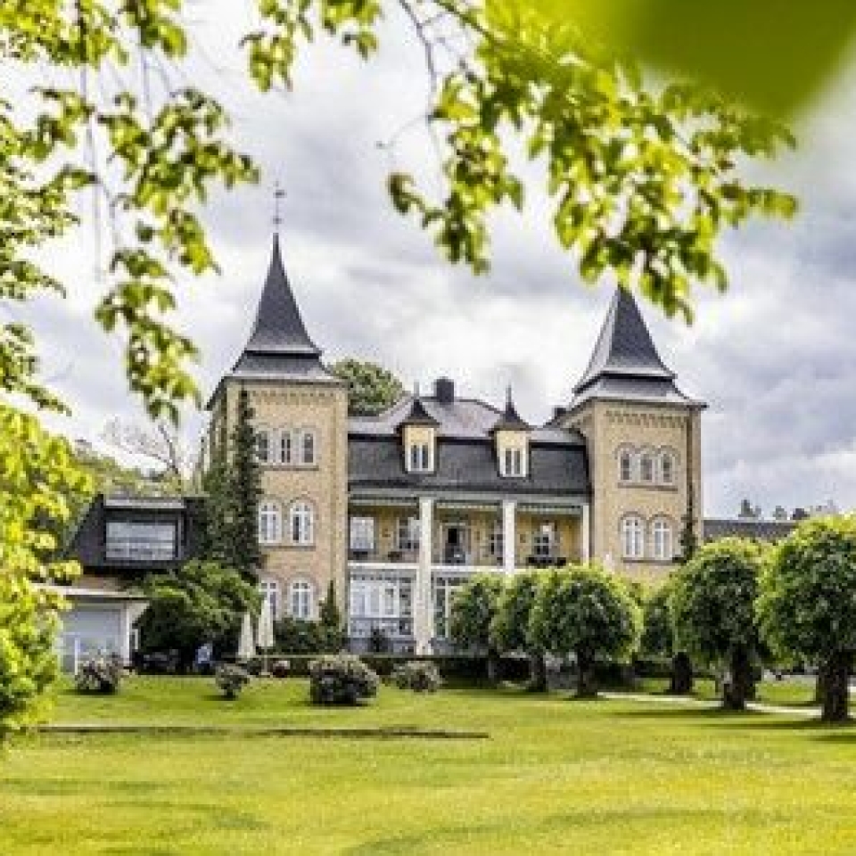 PERLE: Hotell Refsnes Gods har fantastisk beliggenhet på Jeløya i Moss.