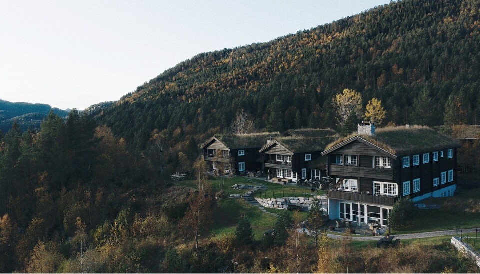 IDYLL: Det er ikke så rart mange turister ønsker å reise til denne idylliske plassen bare en halvtimes tur fra Ålesund. Storfjord Hotel har 30 rom og fantastisk utsikt og natur. IDYLL: Det er ikke så rart mange turister ønsker å reise til denne idylliske plassen bare en halvtimes tur fra Ålesund. Storfjord Hotel har 30 rom og fantastisk utsikt og natur.