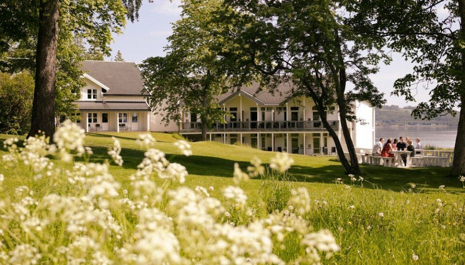 IDYLL: Jegtvolden Fjordhotell ligger fantastisk til med vannet som nærmeste nabo, bar en times kjøretur fra Trondheim. Heimr har inngått en leieavtale på 15 år.