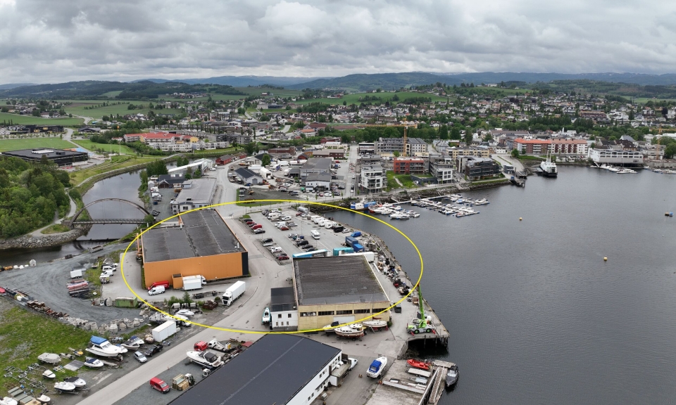 UT MOT HAVET: Beliggenheten til det som kan bli Levangers hotell er det ingenting å si på. Mot slutten av året får vi svaret på hvem som vinner og løsningen.