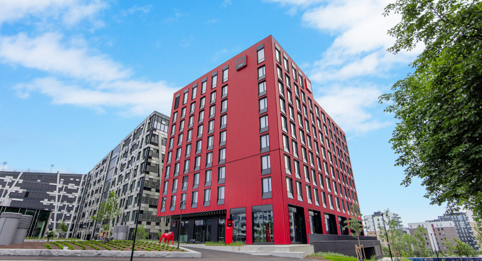 GODE TILBAKEMELDINGER: 15. juli feirer hotellet på Økern ett år. Direktør Jørgen Holte og de ansatte har gjort en knallsterk jobb: Tilbakemeldingene fra gjestene er svært gode, ifølge Holte.