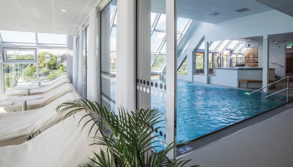 HOPP I DET: Hotellet som ligger i idylliske Skåne har mange fasiliteter, deriblant spaavdeling og store fellesarealer. . HOPP I DET: Hotellet som ligger i idylliske Skåne har mange fasiliteter, deriblant spaavdeling og store fellesarealer. .