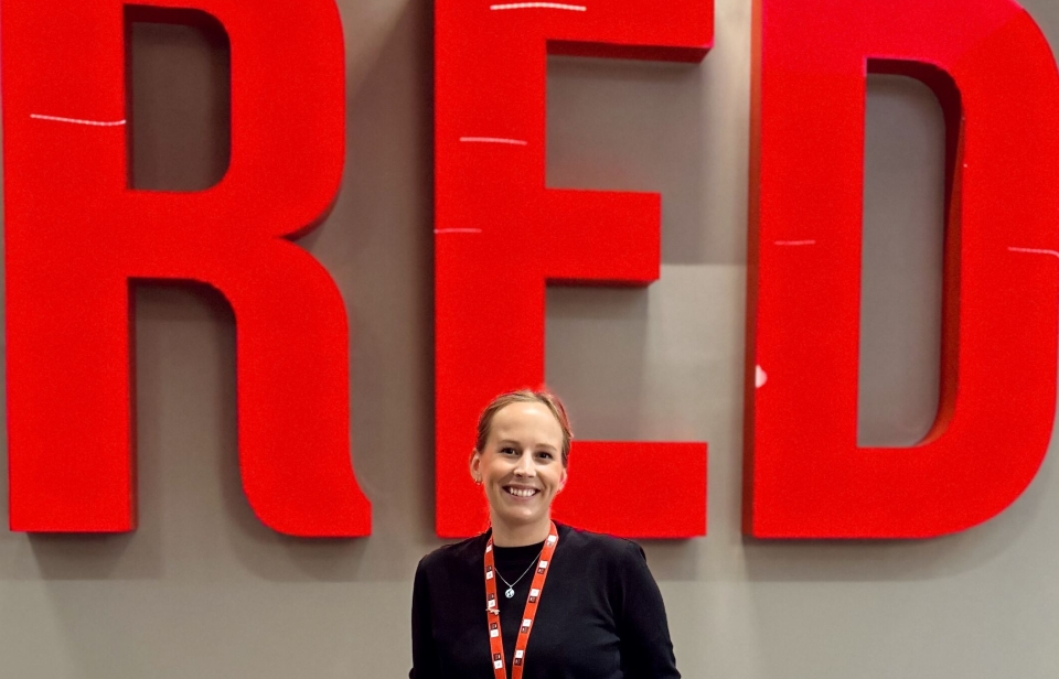 HELRØDT: Camilla Thorsteinsen har de siste årene jobbet i Radisson Hotel Group - og startet 2. august i ny jobb på Økern.