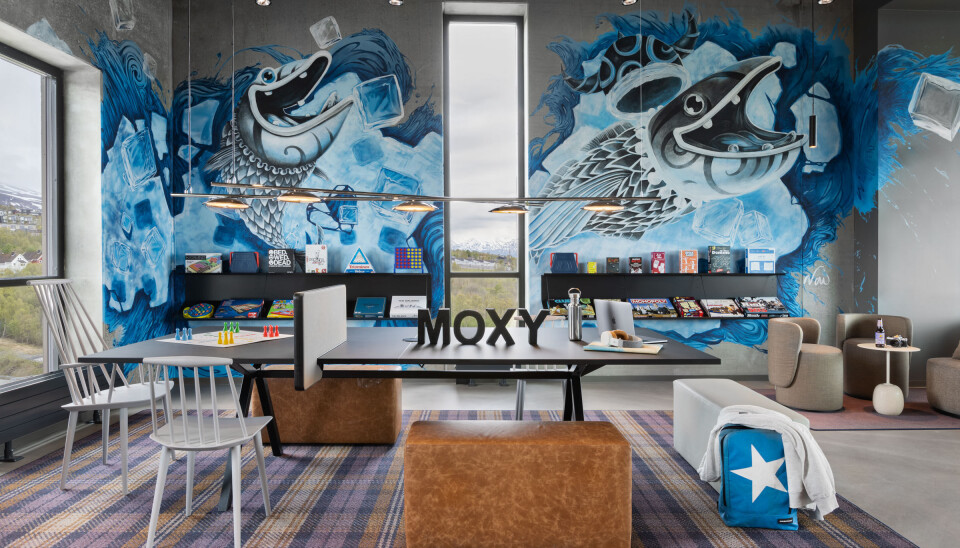 STILFULLT: 208 rom og velkomstdrink i 11. etasje ved innsjekk. Moxy-hotellet i Tromsø har også kul utsmykking på veggene. STILFULLT: 208 rom og velkomstdrink i 11. etasje ved innsjekk. Moxy-hotellet i Tromsø har også kul utsmykking på veggene.