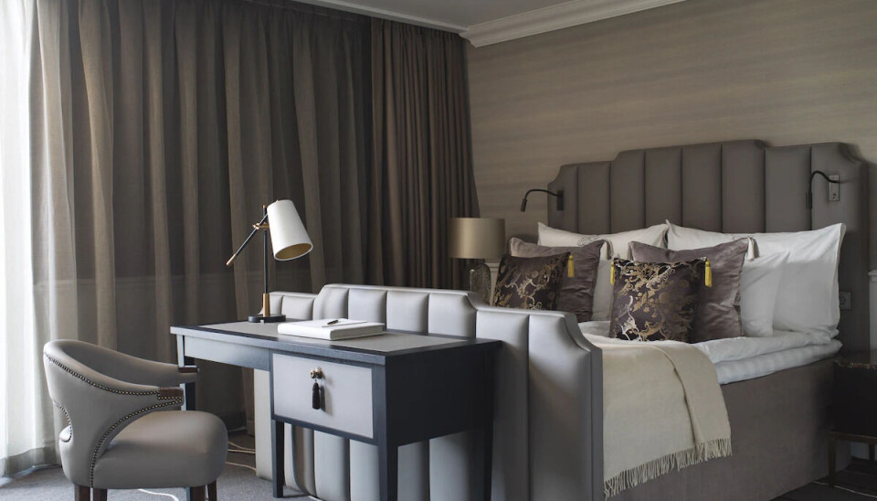 LUKSUS: Nye Britannia Hotel skal angivelig kostet 1,2 milliarder kroner. Selv om hotellet går med kraftig underskudd, har Sjødin ståltro på hotellets framtid. LUKSUS: Nye Britannia Hotel skal angivelig kostet 1,2 milliarder kroner. Selv om hotellet går med kraftig underskudd, har Sjødin ståltro på hotellets framtid.