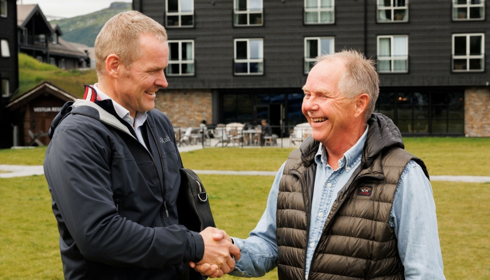 TAKK SKAL DU HA: Adm. direktør i Geilogruppen, Roger Espeli (til venstre) er strålende fornøyd med arbeidet som er gjort på Vestlia Hotell. Her sammen med teknisk direktør i AF Energi, Tor Olsen.