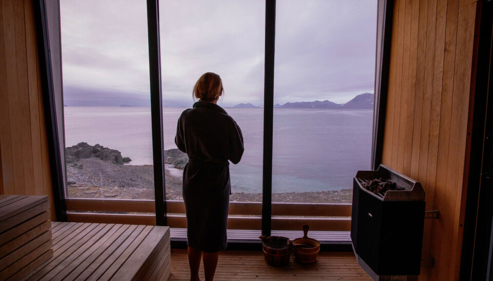 SJEKK DEN UTSIKTEN: Isfjord Radio Adventure Hotel tar imot gjester fra hele verden. Nå kan jobben som stasjonsmester blir din SJEKK DEN UTSIKTEN: Isfjord Radio Adventure Hotel tar imot gjester fra hele verden. Nå kan jobben som stasjonsmester blir din