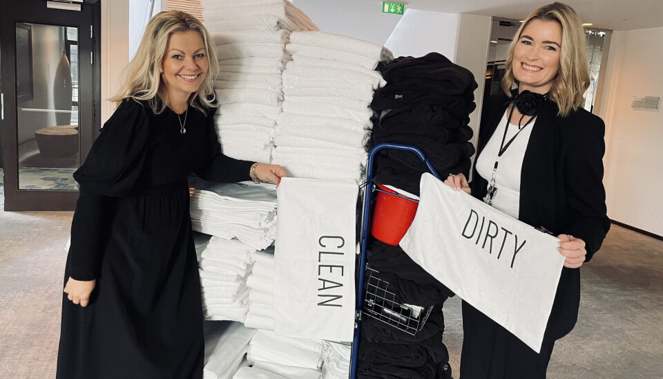 TAR GREP: Markedssjef Karoline Beate Dalegården Skøien (til venstre) og spasjef Kristin Mariante på Farris Bad har sammen med Oslo-firmaet Smallmatters jobbet for å finne flere bærekraftige produkter. TAR GREP: Markedssjef Karoline Beate Dalegården Skøien (til venstre) og spasjef Kristin Mariante på Farris Bad har sammen med Oslo-firmaet Smallmatters jobbet for å finne flere bærekraftige produkter.