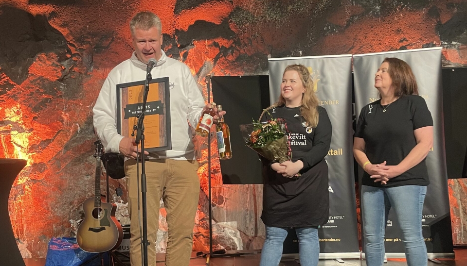 STOLT VINNER: Norgessjef for brennevin i Anora, Holger Gramstad, mottok prisen for årets beste akevitt under helgens premieutdeling.