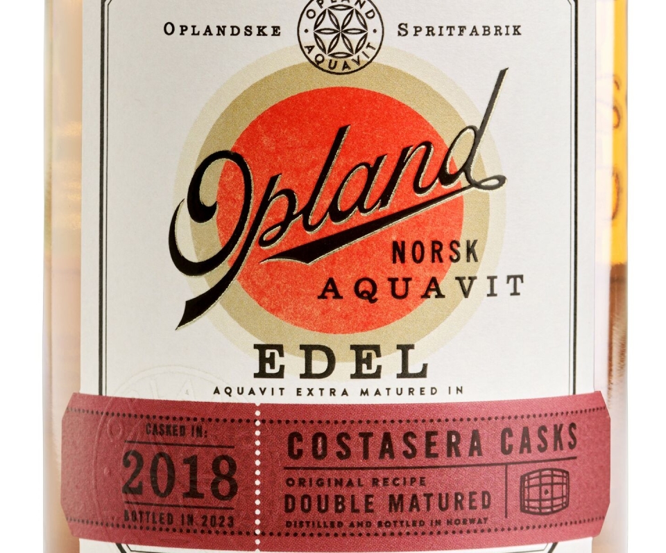 BEST: Opland Edel Costasera, som er modnet på Amaronefat, ble kåret til den beste akevitten under Norsk akevittfestival på Gjøvik.