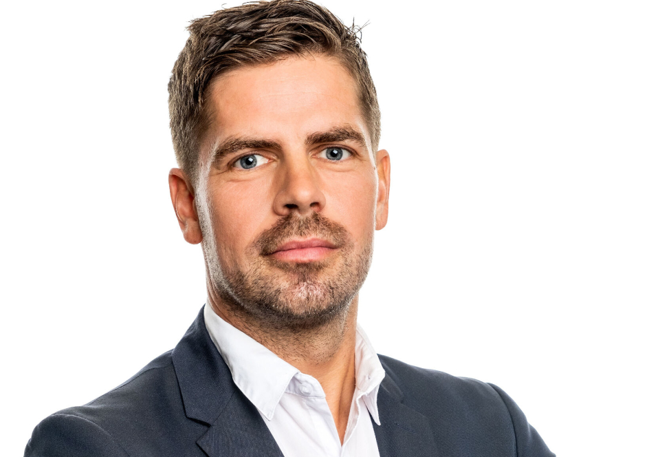 KLAR TALE: Politisk rådgiver for kompetanse og rekruttering i NHO Reiseliv, Henrik Hamborg, mener en må tilby ansatte utviklingsmuligheter, kurs og videreutdanning for å beholde de ansatte.